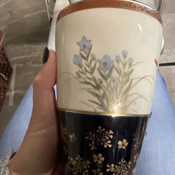 Pair of Vintage Satsuma Pottery Vases 7.5” Floral Blue Gold Signed - Picture 10 of 11